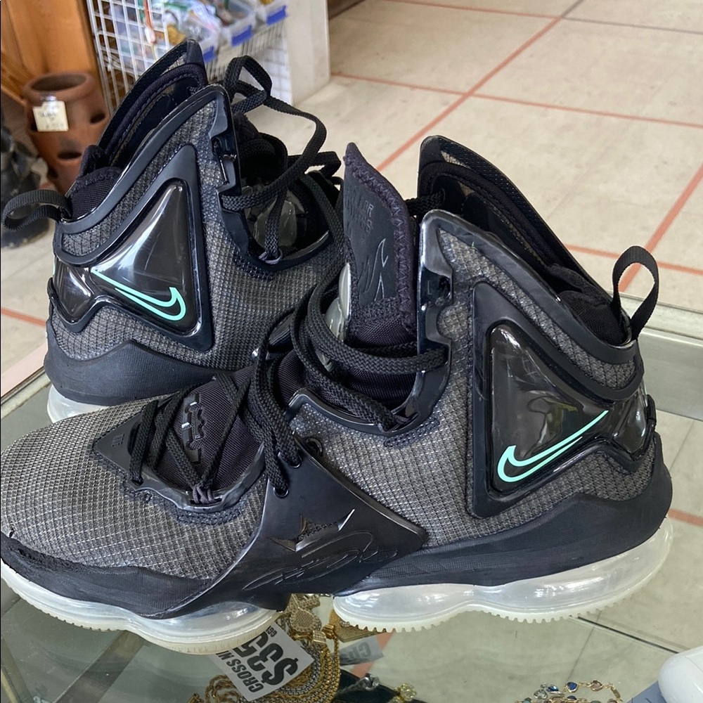 Nike LeBron 19 Black Green Glow